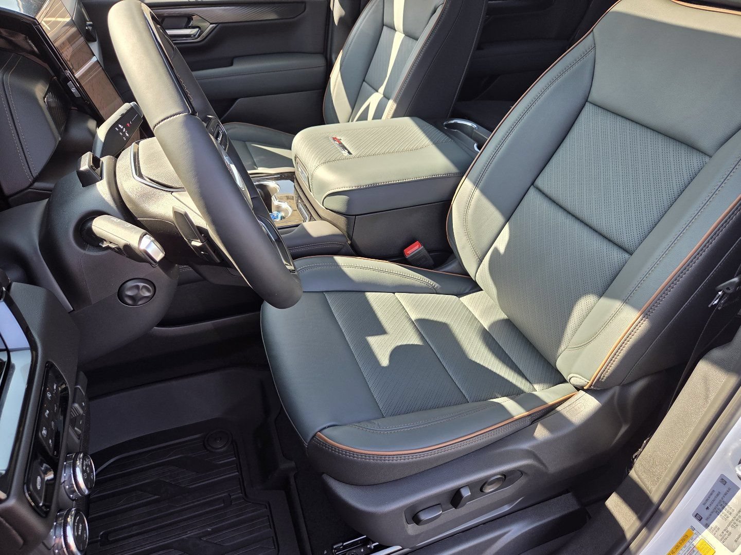 New 2026 GMC Yukon AT4 w/ AT4 Premium Plus Package AWD/4WD image 29