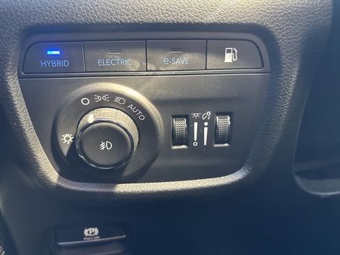 Used 2023 Jeep Grand Cherokee 30th Anniversary image 34