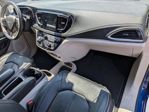 Used 2020 Chrysler Pacifica Limited FWD image 21