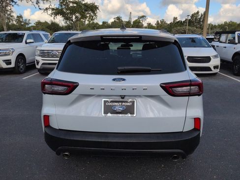 Certified 2025 Ford Escape ST-Line FWD image 4