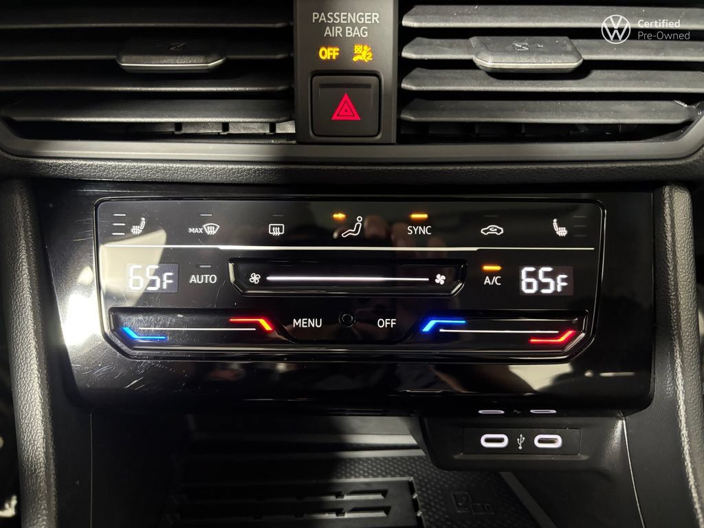 Used 2025 Volkswagen Jetta SE w/ Sunroof Package FWD image 20