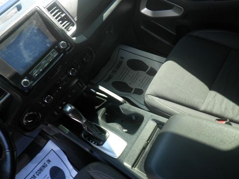 Used 2022 Nissan Frontier SV image 20