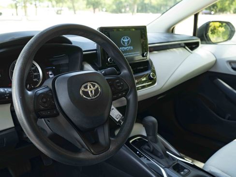 Used 2022 Toyota Corolla LE FWD image 16