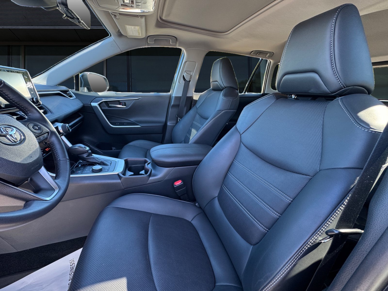 Used 2019 Toyota RAV4 Limited AWD/4WD image 2