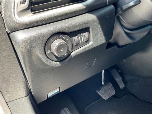 New 2026 Chrysler Pacifica Select w/ S Appearance Package FWD image 18