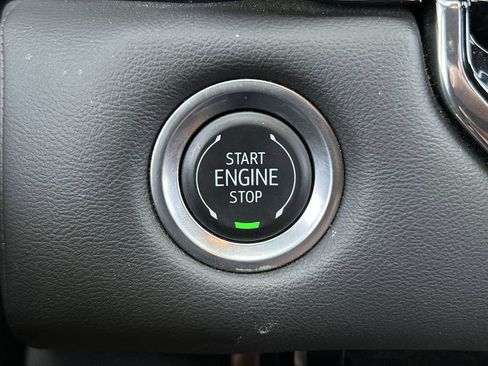 Used 2025 GMC Canyon Elevation image 17