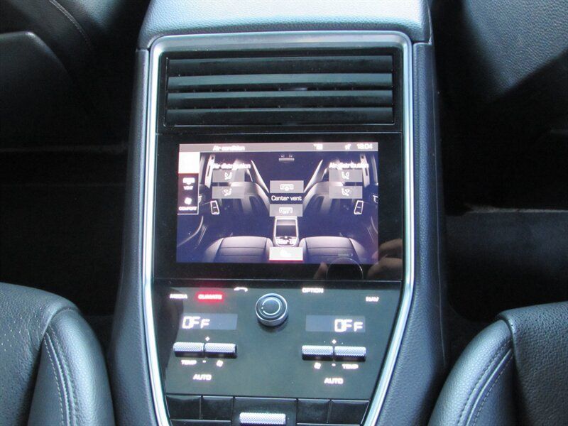 Used 2018 Porsche Panamera image 29