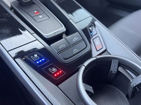 Used 2025 Porsche 911 Carrera image 32