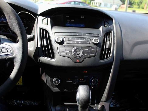 Used 2018 Ford Focus SE image 24