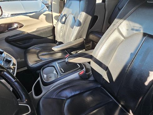 Used 2017 Chrysler Pacifica Touring-L Plus image 10