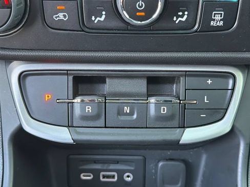 Used 2023 GMC Terrain SLE w/ Driver Convenience Package FWD image 32