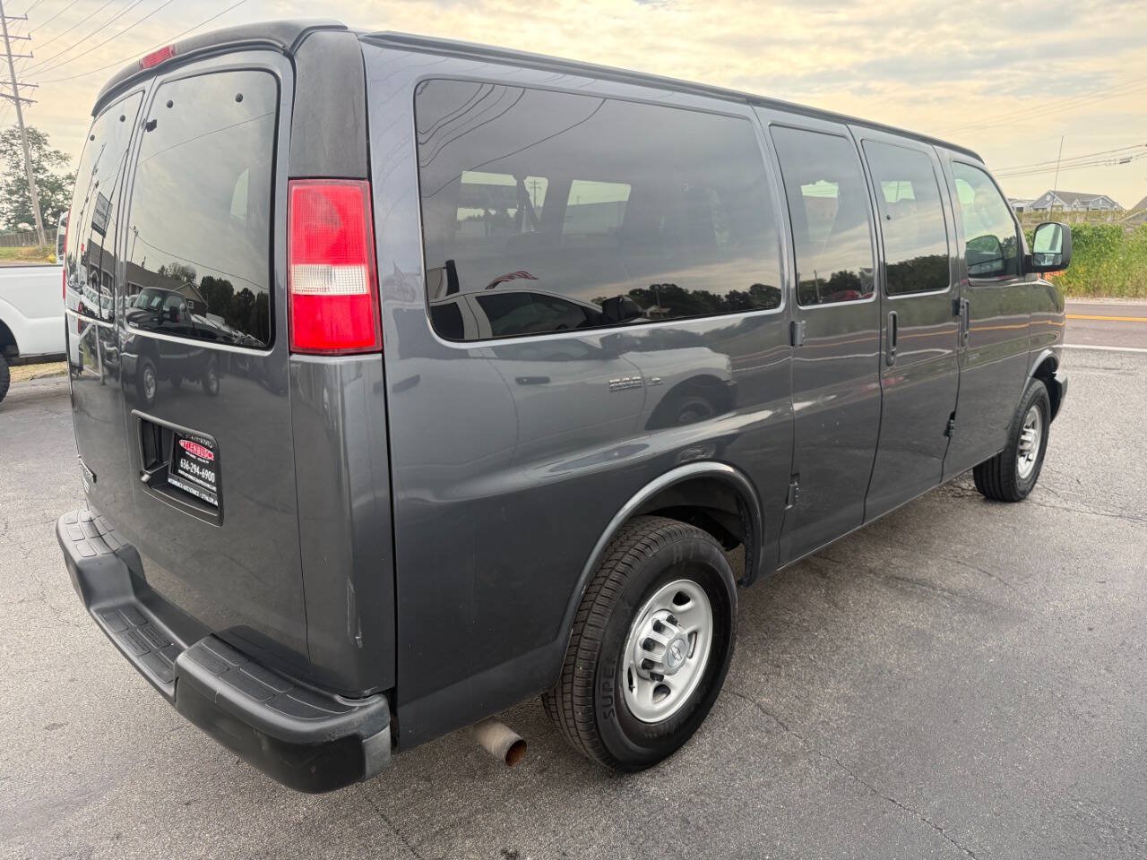 Used 2017 Chevrolet Express 2500 LS RWD image 5