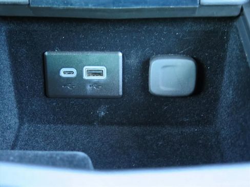 Used 2024 Cadillac XT4 Premium Luxury image 16