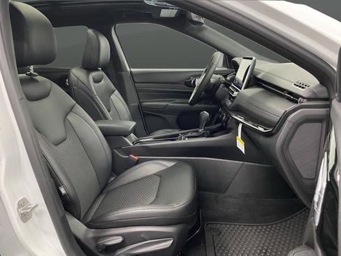 New 2025 Jeep Compass Latitude w/ Sun & Sound Group image 32