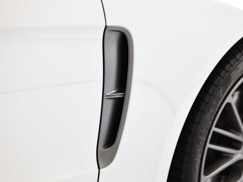 Used 2022 Porsche Panamera image 15