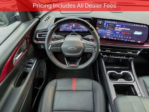 Used 2024 Chevrolet Traverse RS FWD image 17