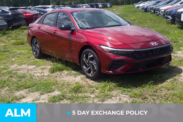 Used 2025 Hyundai Elantra Sport FWD image 3