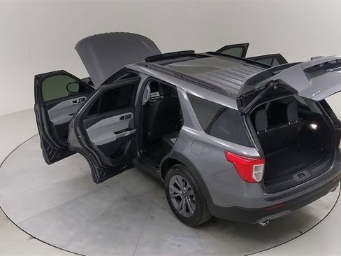 Certified 2022 Ford Explorer XLT w/ Equipment Group 202A image 54