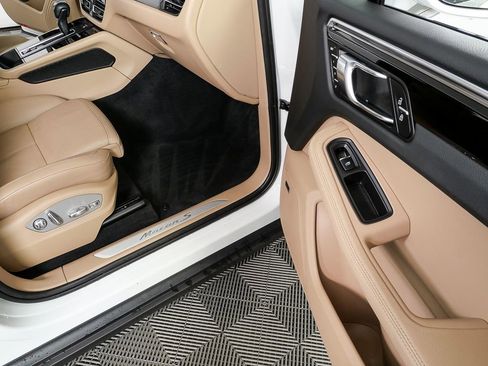 Certified 2022 Porsche Macan S AWD/4WD image 26