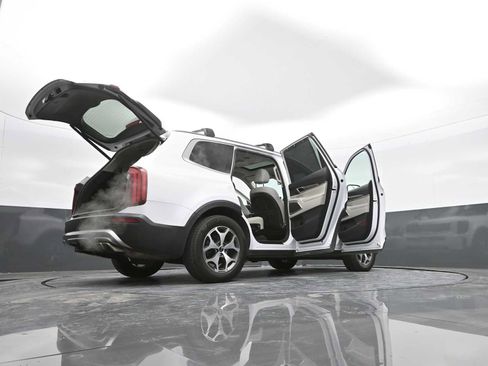 Used 2021 Kia Telluride EX w/ Towing Package image 46