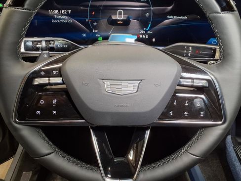 New 2026 Cadillac Optiq Luxury 2 image 20