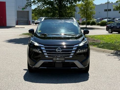Used 2024 Nissan Rogue SL AWD/4WD image 2