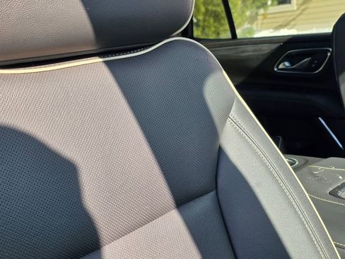 Used 2023 GMC Yukon SLT w/ SLT Premium Package image 21