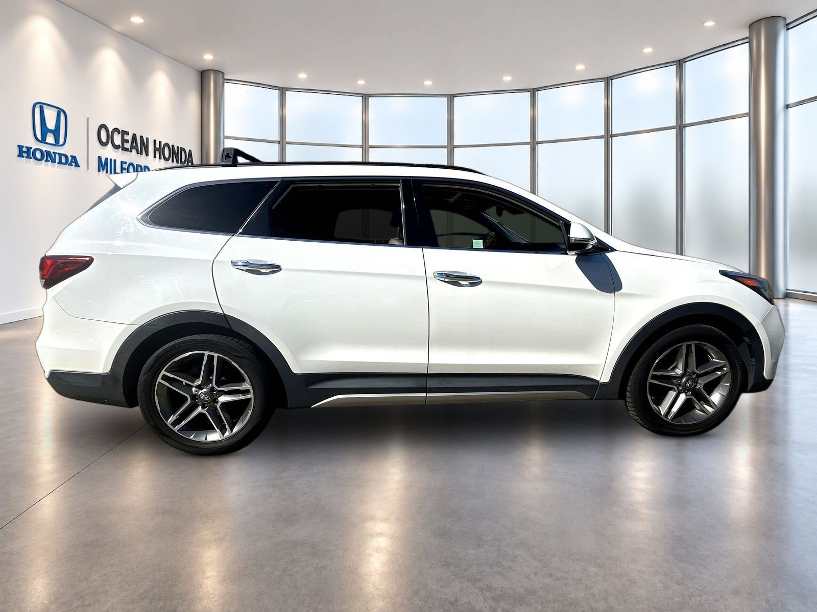 Used 2017 Hyundai Santa Fe Limited AWD/4WD image 4
