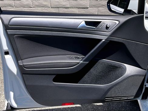 Certified 2021 Volkswagen Golf 4-Door FWD image 22