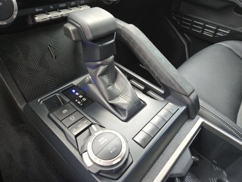 Certified 2025 Toyota Tacoma SR5 AWD/4WD image 25
