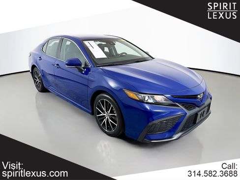 Used 2024 Toyota Camry SE FWD image 1