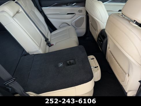 Used 2022 Jeep Grand Cherokee Limited 4xe w/ Luxury Tech Group II AWD/4WD image 39