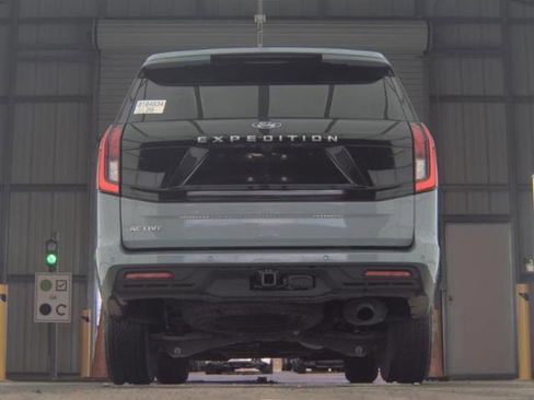 Used 2025 Ford Expedition Active image 7