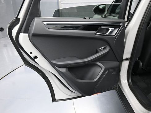 Certified 2025 Porsche Macan image 23