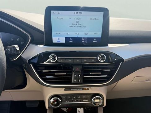 Used 2020 Ford Escape SE image 13