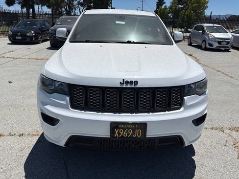 Used 2018 Jeep Grand Cherokee Altitude AWD/4WD image 2