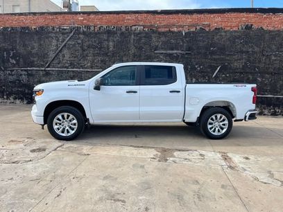New 2026 Chevrolet Silverado 1500 Custom w/ LPO, Dark Essentials Package