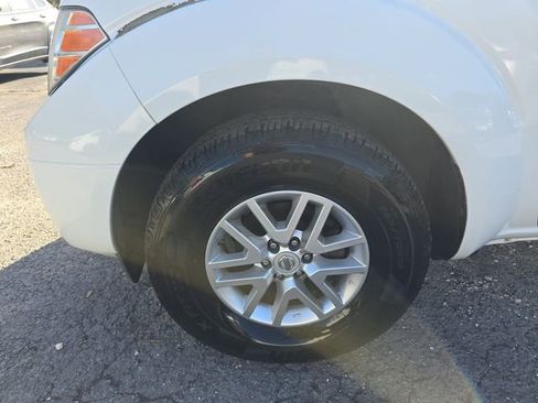 Used 2016 Nissan Frontier SV image 12