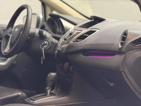 Used 2012 Ford Fiesta SE image 2