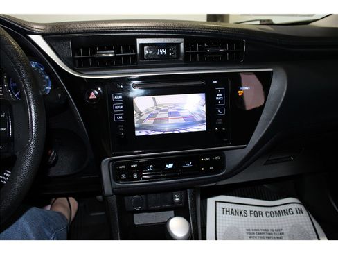 Used 2018 Toyota Corolla LE image 30