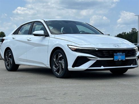 Used 2024 Hyundai Elantra SEL w/ Convenience Package image 11