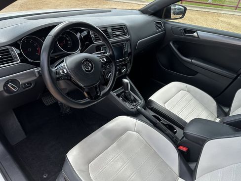 Used 2016 Volkswagen Jetta Sport image 14