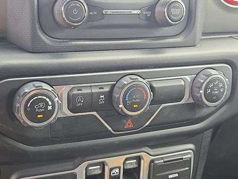 Used 2018 Jeep Wrangler Unlimited Sport S AWD/4WD image 18