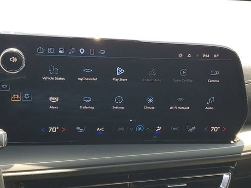 Used 2025 Chevrolet Traverse LT FWD image 24