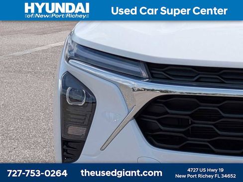 Used 2025 Chevrolet Trax LT w/ Driver Confidence Package FWD image 9
