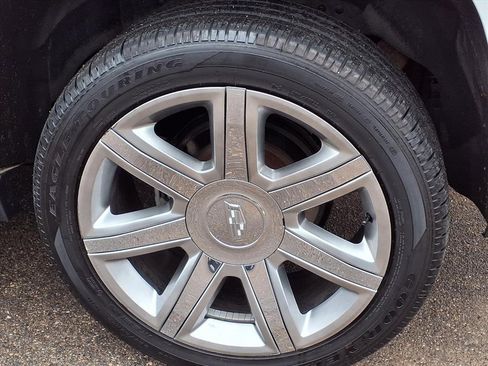 Used 2018 Cadillac Escalade Luxury image 9