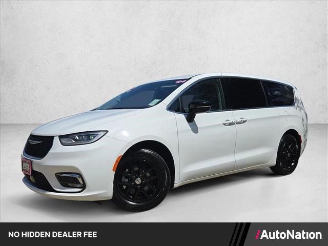 Used 2024 Chrysler Pacifica Touring-L FWD image 1