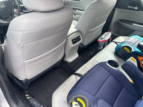 Used 2017 Honda Accord EX-L image 18