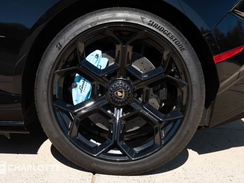 Used 2024 Lamborghini Huracan Tecnica image 9