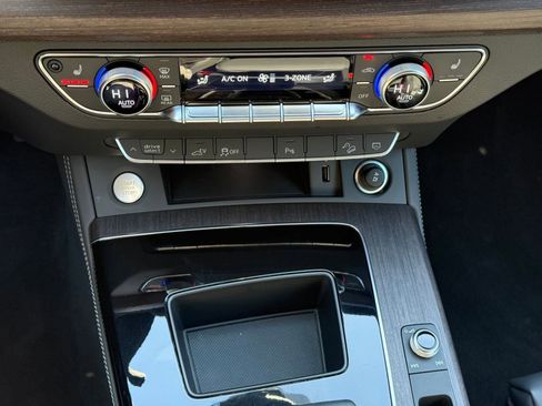 Certified 2025 Audi Q5 e Premium Plus w/ Premium Plus Package image 18